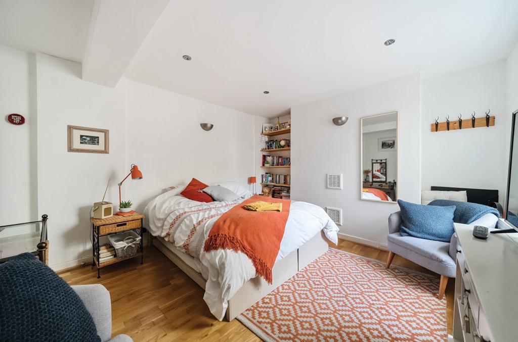 L/G Bedroom