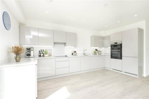 3 bedroom apartment to rent, Heartwell Avenue, London, E16