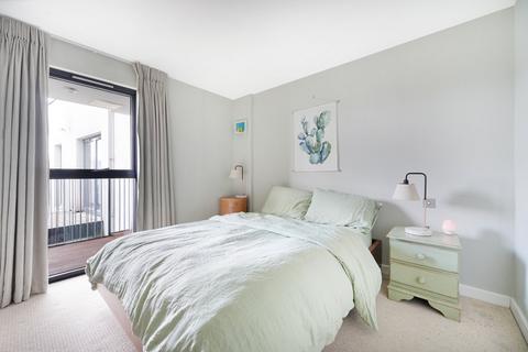 2 bedroom apartment to rent, Acer Road, London, E8