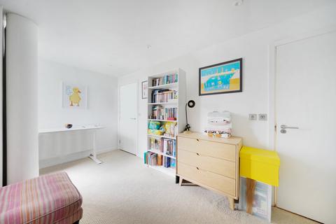 2 bedroom apartment to rent, Acer Road, London, E8