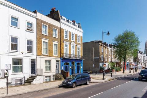 2 bedroom flat to rent, St Johns Hill, St John's Hill, London, SW11