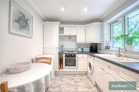 2 bedroom maisonette for sale, Algers Mead, Essex IG10