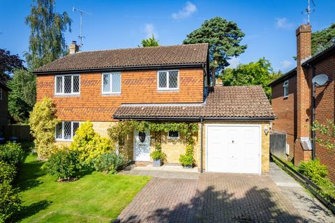 27 Ash Close, Lingfield, RH7 6HQ