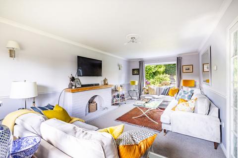 27 Ash Close, Lingfield, RH7 6HQ
