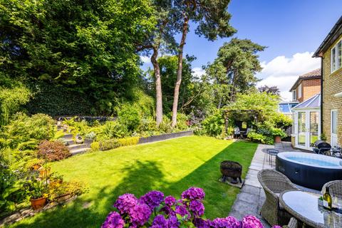 27 Ash Close, Lingfield, RH7 6HQ