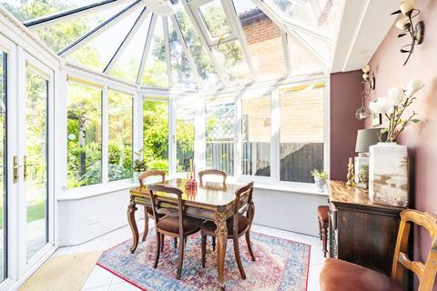 27 Ash Close, Lingfield, RH7 6HQ