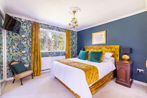 27 Ash Close, Lingfield, RH7 6HQ
