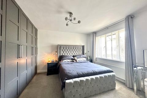 40 Bays Road, Pennington, Lymington, SO41 8HN