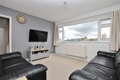 2 bedroom flat for sale, Creswell Corner, Knaphill GU21