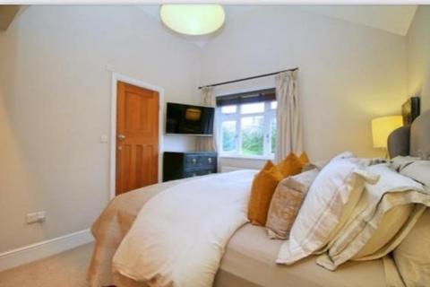 4 bedroom semi-detached house to rent, Victoria Walk, Horsforth, Leeds, West Yorkshire, LS18