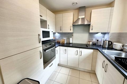 2 bedroom flat for sale, Broadfield Court, Park View Road, Prestwich