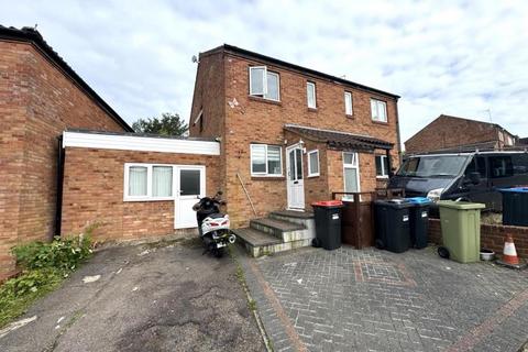 3 bedroom semi-detached house to rent, Churchill, Two Mile Ash