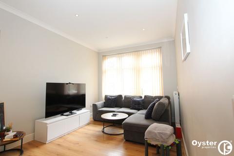 2 bedroom flat to rent, Dwight Road, Watford, WD18
