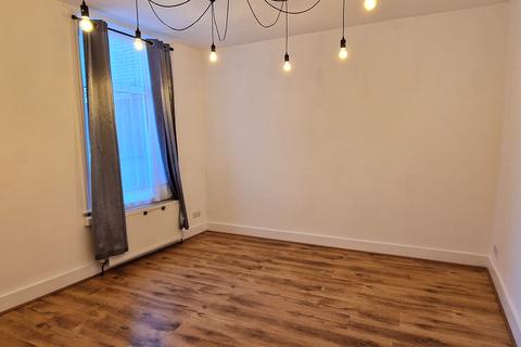 1 bedroom ground floor flat to rent, Grove Green Road, London E11