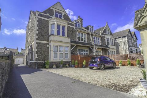 2 bedroom apartment for sale, Ellenborough Park South - Superb Flat, Over 1000sqft