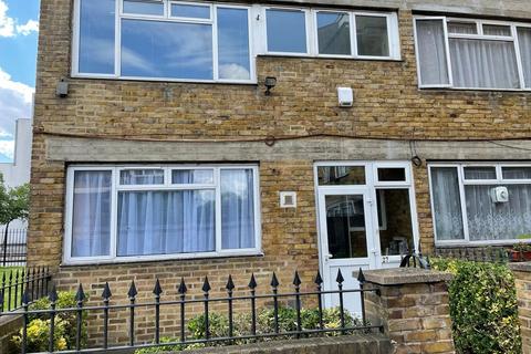 4 bedroom terraced house to rent, Yarnfield Square, Peckham SE15