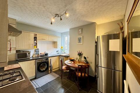 2 bedroom flat for sale, Craven Road, Newbury RG14