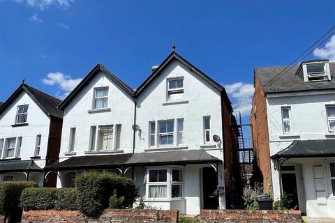 2 bedroom flat for sale, Craven Road, Newbury RG14