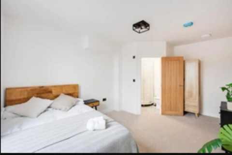 6 bedroom apartment to rent, at Bristol, 45-47, Church Road BS5