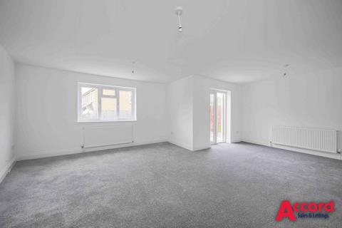 4 bedroom end of terrace house for sale, Leyburn Crescent, Romford, RM3