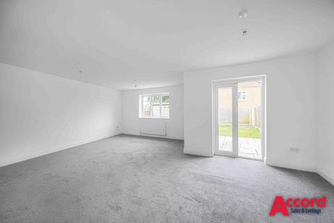 28a Leyburn Crescent, Romford, RM3 8RP