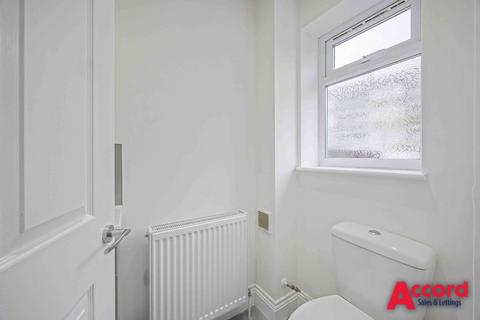 28a Leyburn Crescent, Romford, RM3 8RP