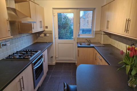 2 bedroom terraced house to rent, Lucas Gardens, Luton, Bedfordshire