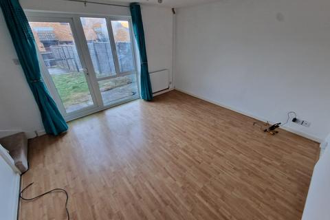 2 bedroom terraced house to rent, Lucas Gardens, Luton, Bedfordshire