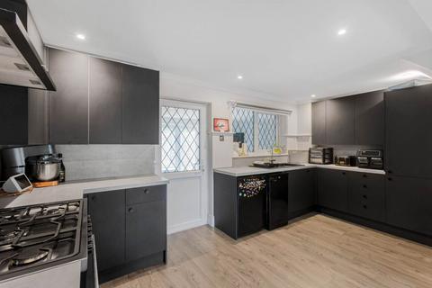 79 Puttocks Drive, Welham Green, Hatfield, AL9 7LW
