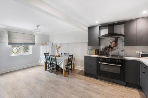 79 Puttocks Drive, Welham Green, Hatfield, AL9 7LW