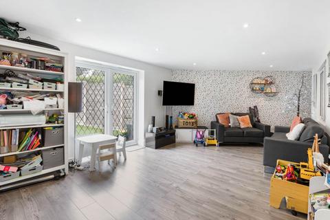 79 Puttocks Drive, Welham Green, Hatfield, AL9 7LW