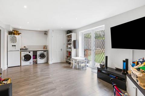 79 Puttocks Drive, Welham Green, Hatfield, AL9 7LW