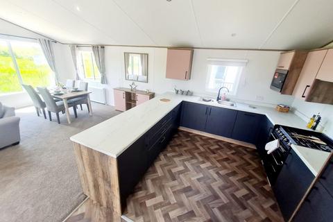 2 bedroom lodge for sale, Dovercourt Holiday Park