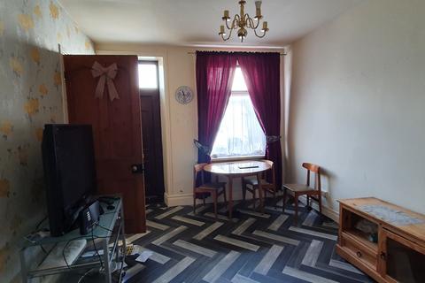 2 bedroom terraced house to rent, Thornton Road, Queensbury BD13