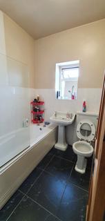 2 bedroom terraced house to rent, Thornton Road, Queensbury BD13