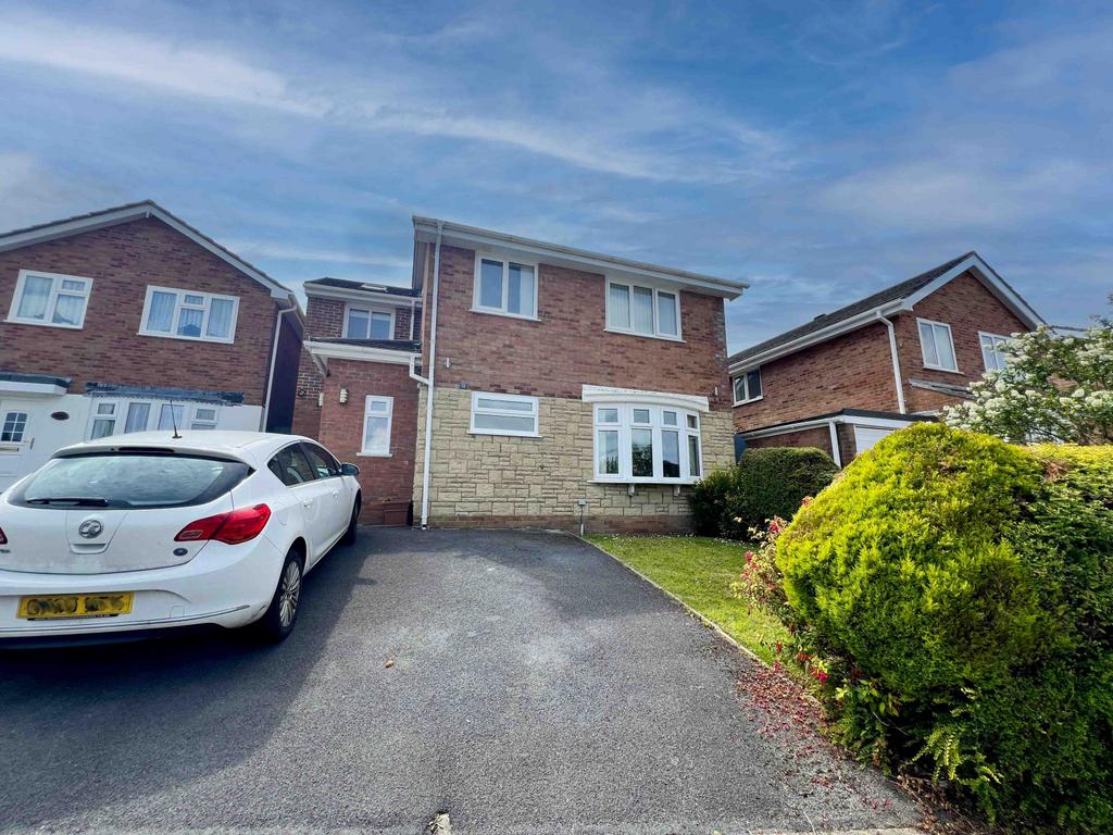 Squirrel Walk, Fforest, Swansea, SA4 4 bed detached house for sale £