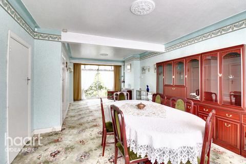 6 Erroll Road, Romford, RM1 3DJ
