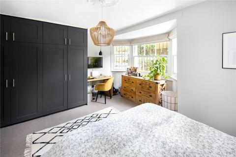 Flat A, 256 Richmond Road, London, E8 3QW