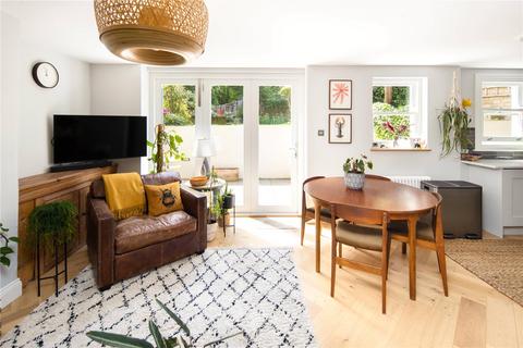 Flat A, 256 Richmond Road, London, E8 3QW