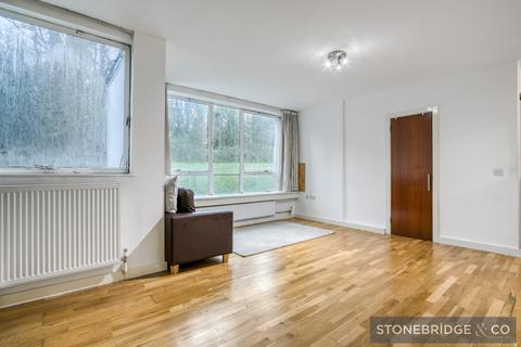 Studio to rent, Avenue Heights, Highgate