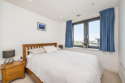 2 bedroom flat for sale, College House, 52 Putney Hill, London