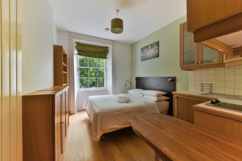 Studio to rent, Cartwright Gardens, London