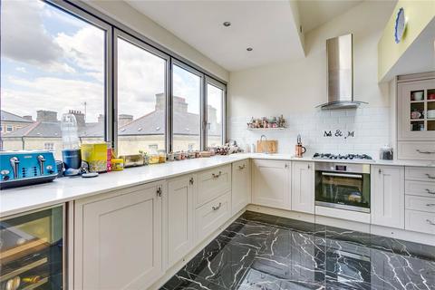 3 bedroom flat for sale, Guinea Court, 65 Royal Mint Street, London