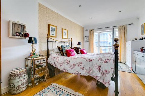 3 bedroom flat for sale, Guinea Court, 65 Royal Mint Street, London