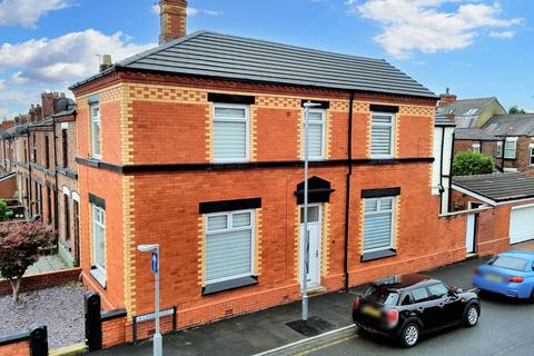 3 bedroom end of terrace house for sale, Carr Street, Dentons Green, WA10