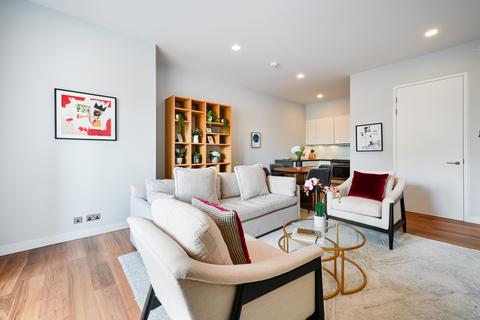 2 bedroom flat to rent, Market Place, London