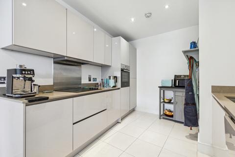 1 bedroom flat for sale, Quadrant House, Levett Square, Richmond, Surrey