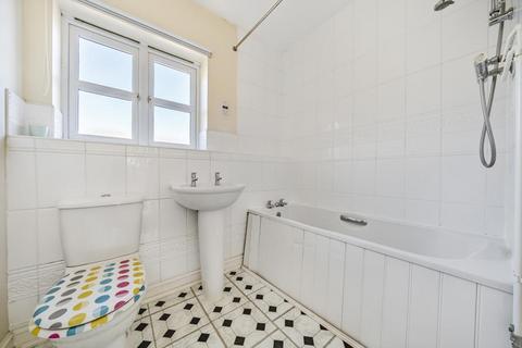 3 Cherry Tree Court, Witney, OX28 1GQ