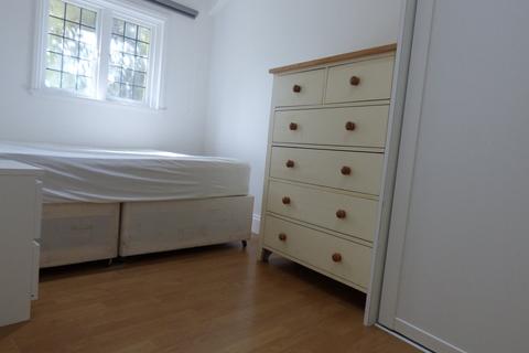 3 bedroom flat to rent, Skelbrook Street, Earlsfield SW18