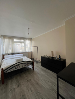 3 bedroom maisonette to rent, Stanswood Gardens, London, SE5